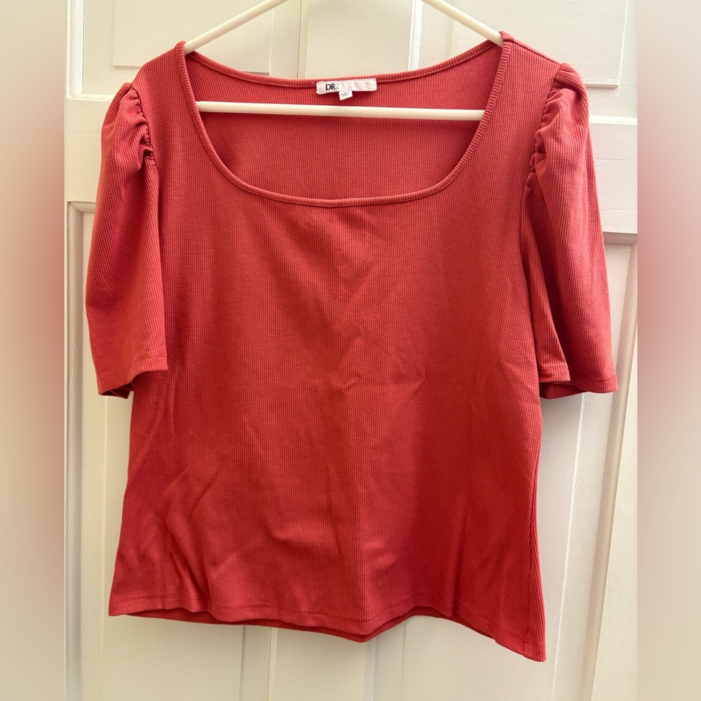 Coral colored XL Puffed sleeve ribbed shirt